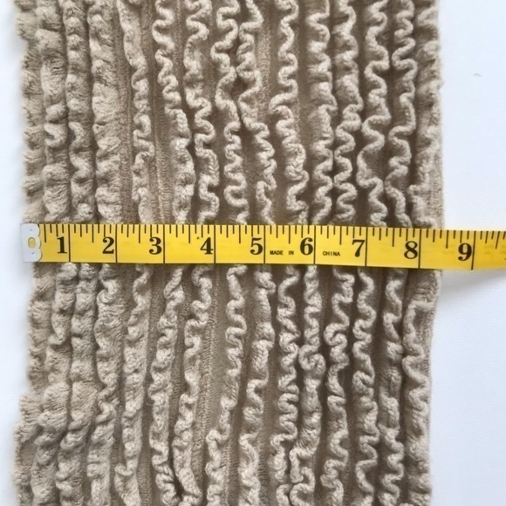 Betsey Johnson Oatmeal Tan Ruffle Ripple Scarf New - Picture 4 of 7